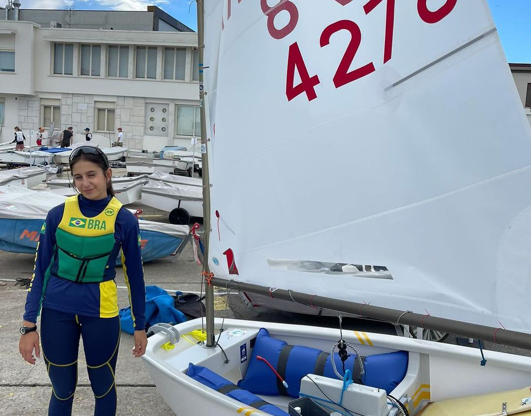 Uma Creixell representa a Flotilha Minuano no Campeonato Europeu de Optimist na Itália.Confira