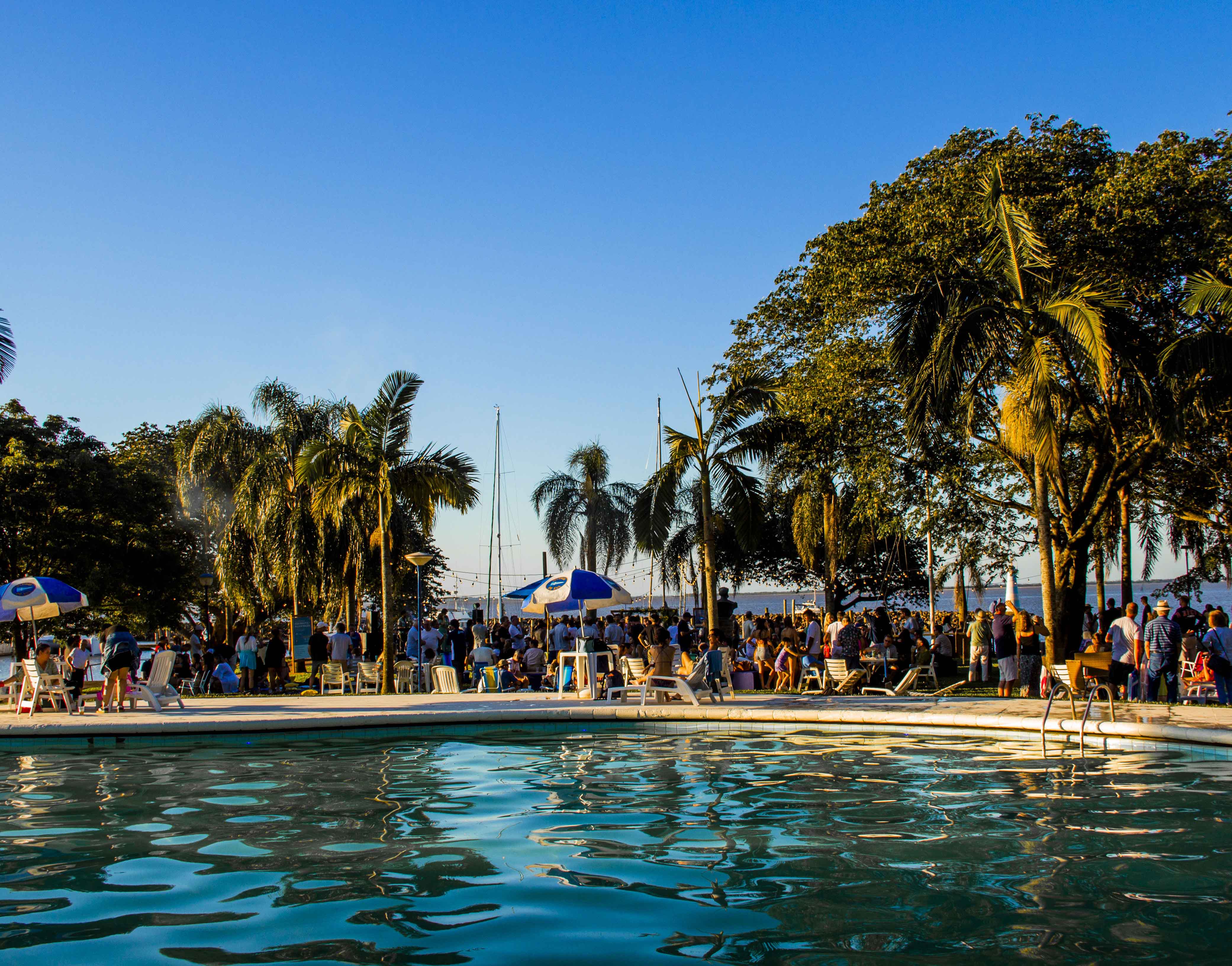 Mais de 200 pessoas prestigiaram a reabertura das piscinas no Veleiros do Sul!