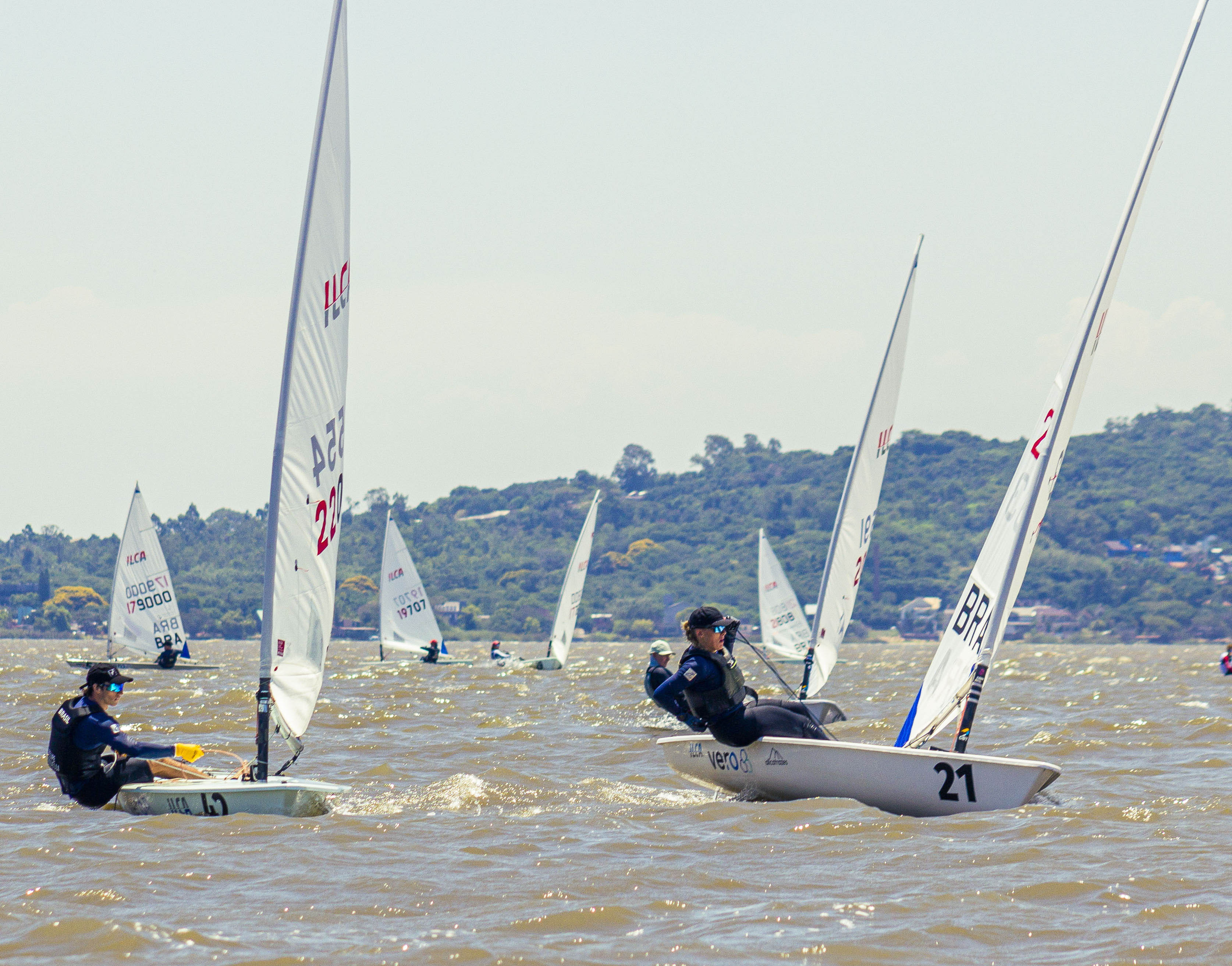 32º Campeonato Brasileiro de ILCA 6 começou nesta terça-feira (14). VDS abre a competição na liderança!