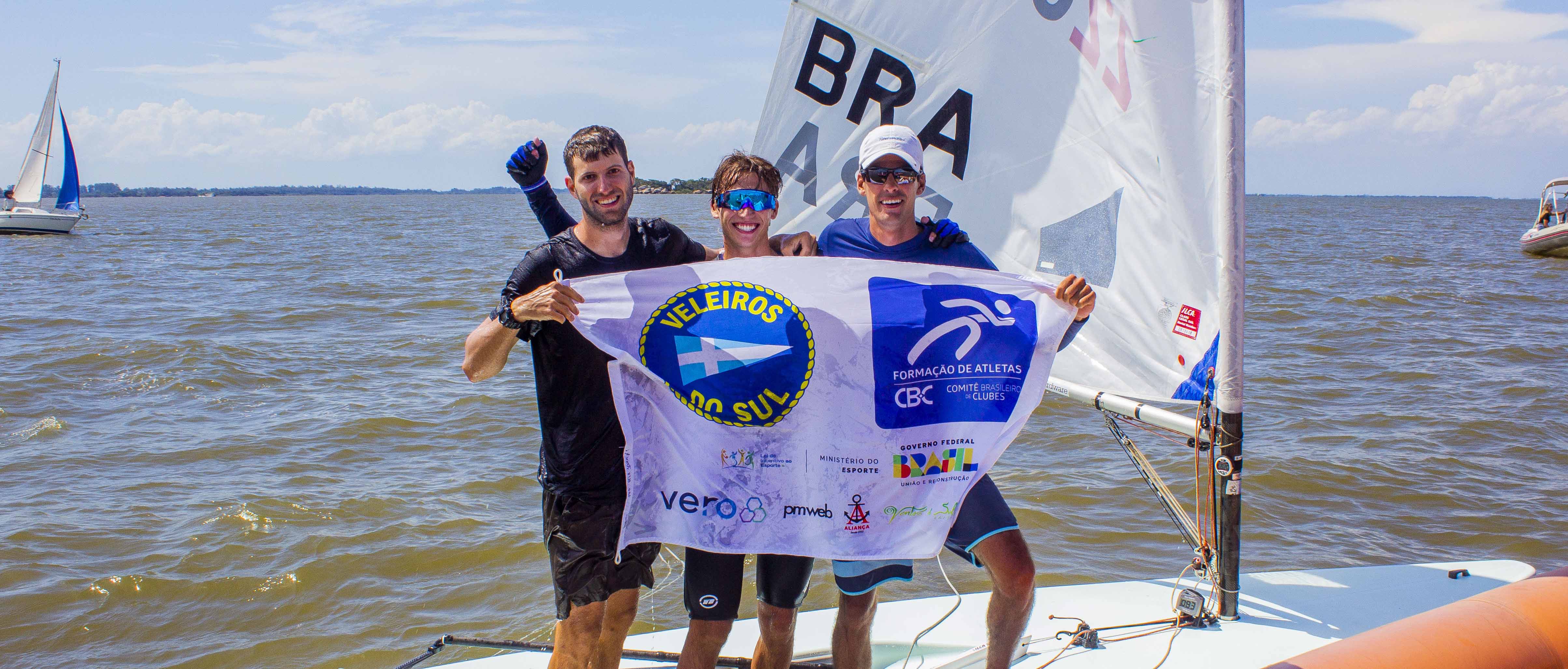 Felipe Fraquelli é o campeão Brasileiro de ILCA 6 de 2025! Erick Carpes forma a dobradinha do VDS e Ana Roth é campeã feminina