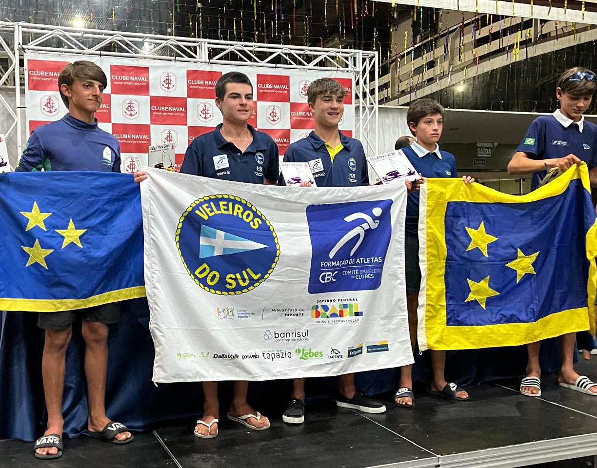 Pedro Koch é campeão e Miguel Koch garante o 3º lugar da Seletiva de Optimist 2025 no Rio de Janeiro!